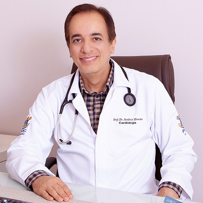 Dr. Antônio Menezes atua no corpo clínico de dois importantes centros de cardiologia em Goiânia